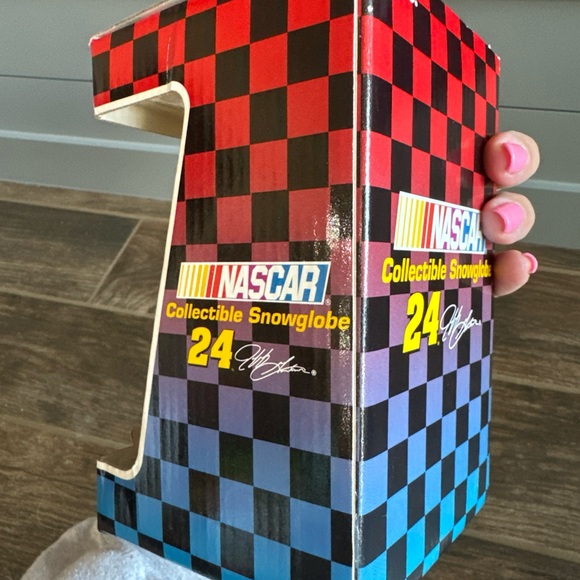 Trevco Jeff Gordon #24 Collectible Snow Globe - Picture 4 of 5